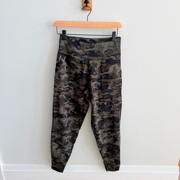Camo Jogger Style Leggings – Stretch Athleisure Pants – Size Small - Picture 2 of 10